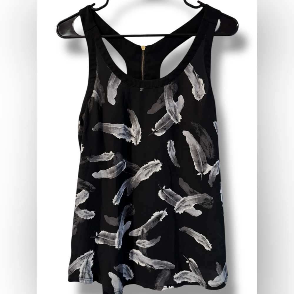 Express Feather Print Racerback Blouse Size SP – Black & White with Gold Zipper
